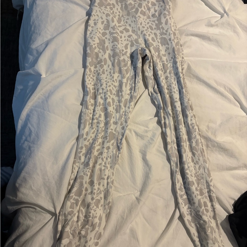 Lululemon Athletica Spotted Pattern Leggings in Gray and White
